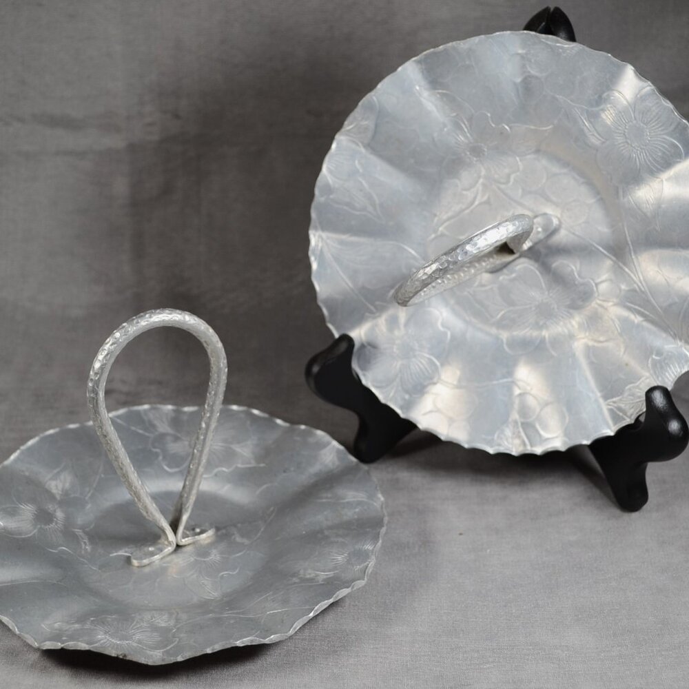 Vintage - Hammered - Aluminum Kitchenware - Dogwood Pattern - 1940s/50s - Design